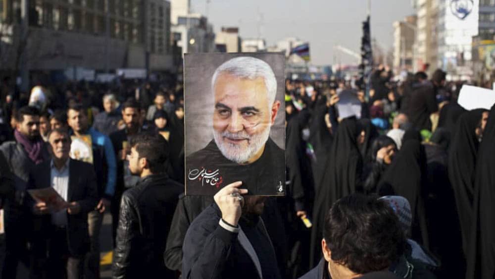 Demonstranter viser sin støtte til avdøde Quasem Soleimani i Teheran 7. januar. Foto: Shutterstock